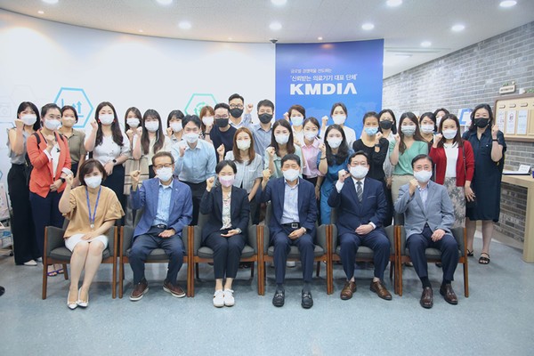 한국의료기기산업협회 법규위원회 단체 사진