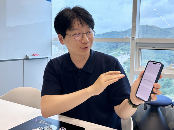 &nbsp;▲이모코그 노유헌 대표가 자사 경도인지장애 DTx 코그테라를 설명하고 있다.