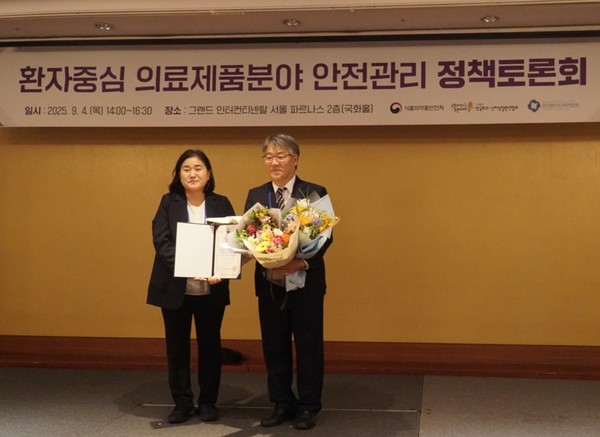 ▲아주대병원 마취통증의학과 최종범 교수가 지난 4일 식약처 주관 ‘2025년 환자 안전 증진 유공 포상’에서 민간인 부분 수상자로 선정됐다.