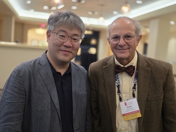 ▲왼쪽부터 아주대병원 마취통증의학과 최종범교수, RSDSA 이시장 닥터 피터