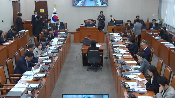 &nbsp;&nbsp;▲지난달 30일 국회 보건복지위원회가 진행한 보건복지부 등 종합감사 현장(국회방송 유튜브 캡처)