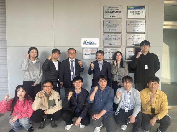 ▲지난 13일 진행된 MEDLINK 아카데미 현판식 기념사진